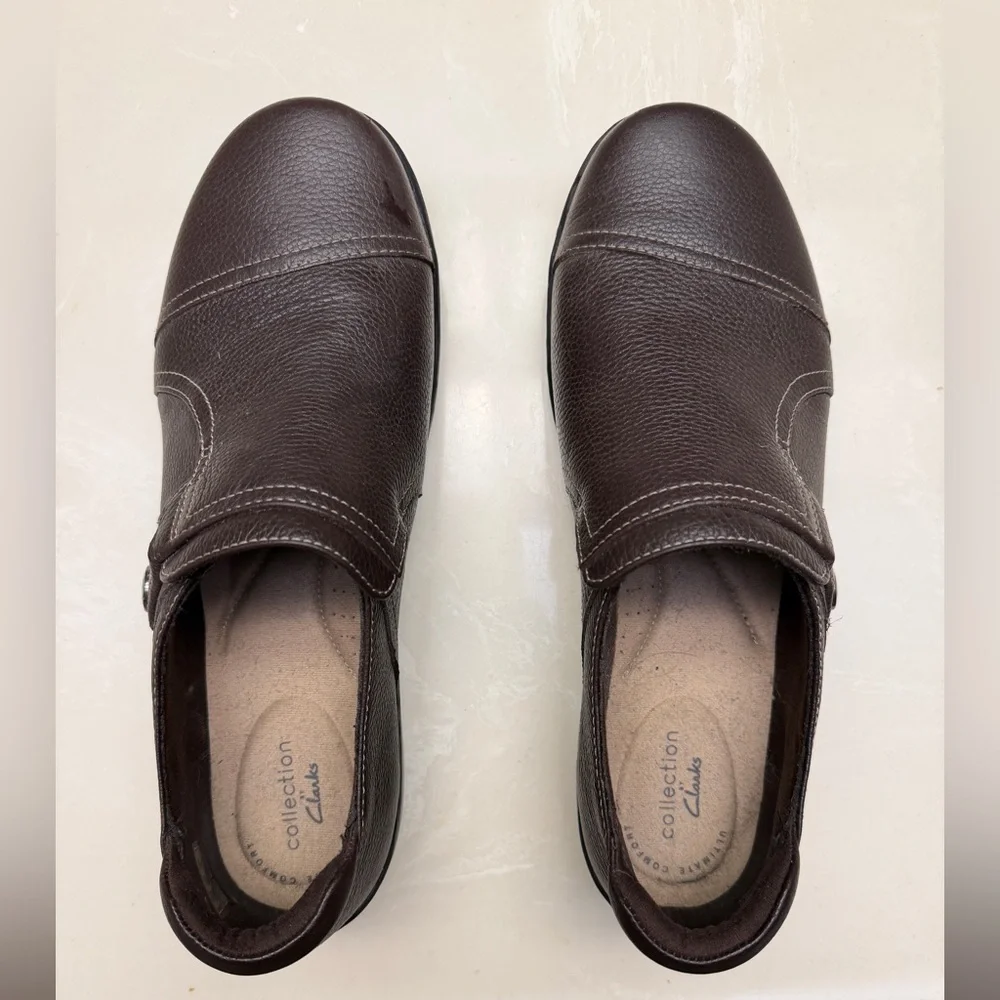 Clarks Cora Poppy Womens Cap Closed Toe Slip-On Shoe - brown - size 9